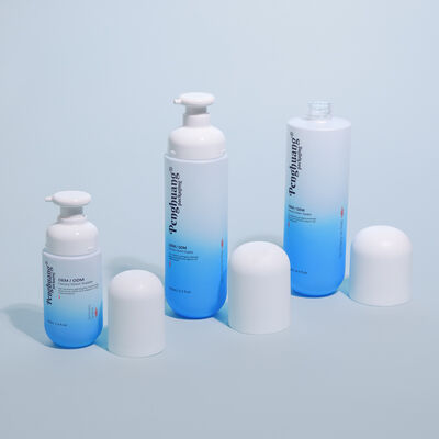 Набор косметической упаковки, включающий стеклянные флаконы для косметики, баночки для крема с золотой крышкой, флаконы для лосьонов, индивидуальную упаковку и различные размеры